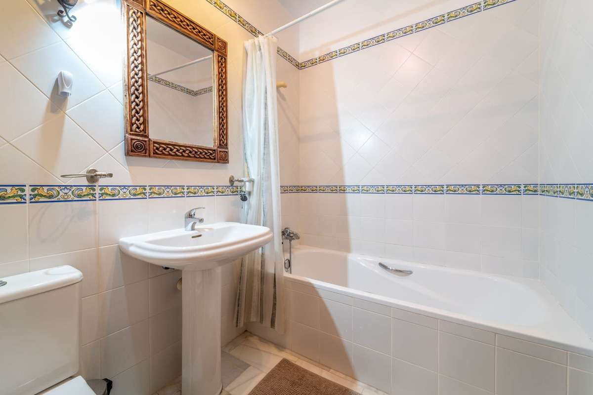 f555224d5aa21b16e853ccfc77ef3fa6 - 20