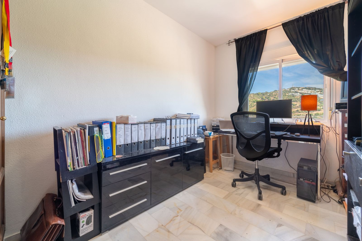 f555224d5aa21b16e853ccfc77ef3fa6 - 21