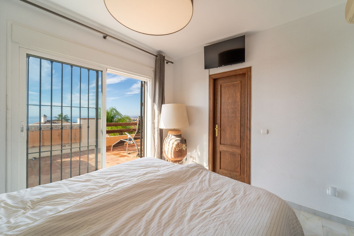 f555224d5aa21b16e853ccfc77ef3fa6 - 32