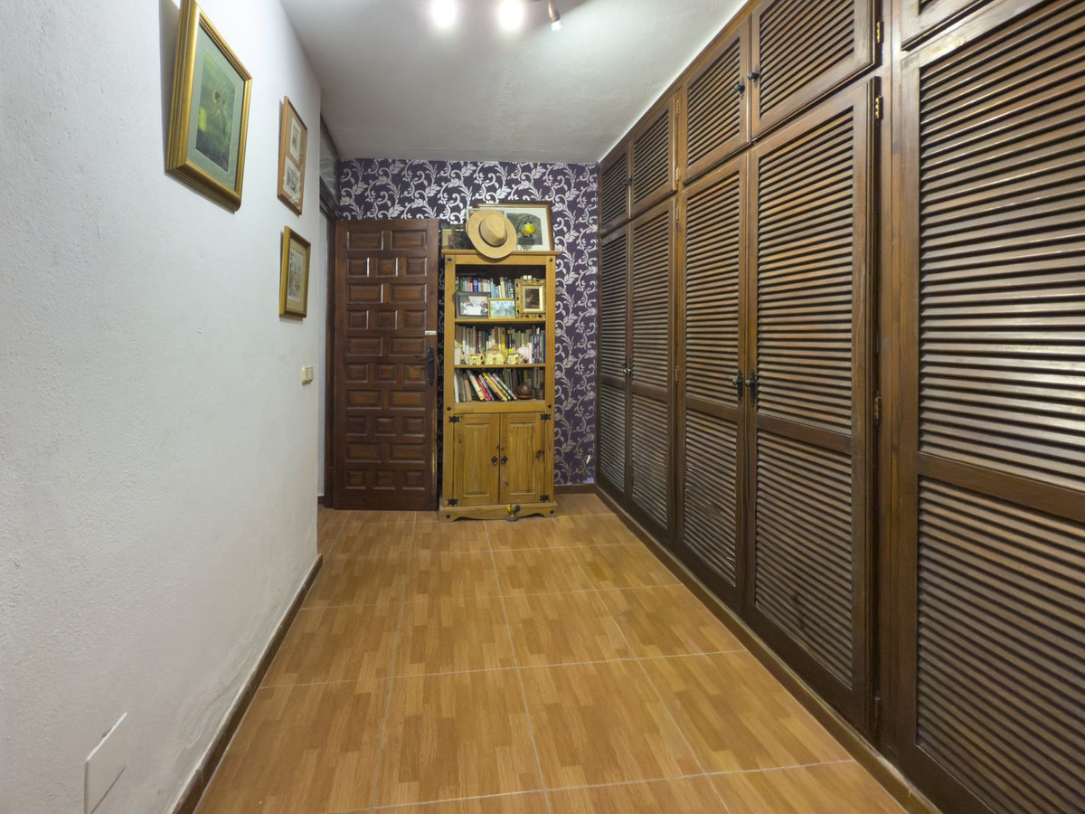 f55a3509a6734ffa80fc59518e19ad7f - 17