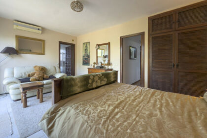 f55a3509a6734ffa80fc59518e19ad7f - 18