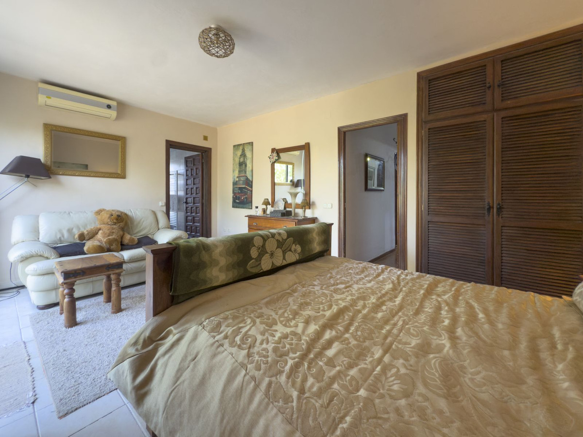 f55a3509a6734ffa80fc59518e19ad7f - 18