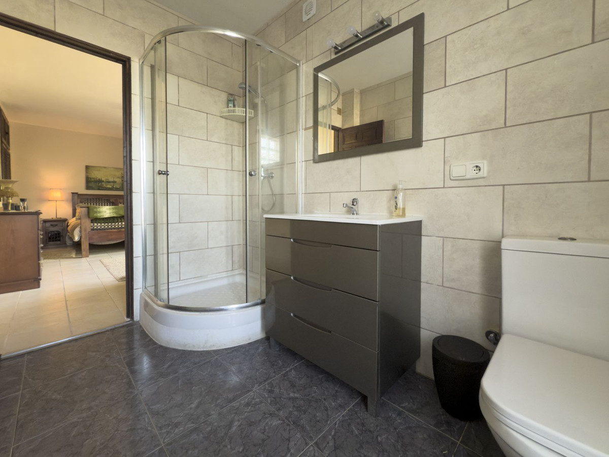 f55a3509a6734ffa80fc59518e19ad7f - 21