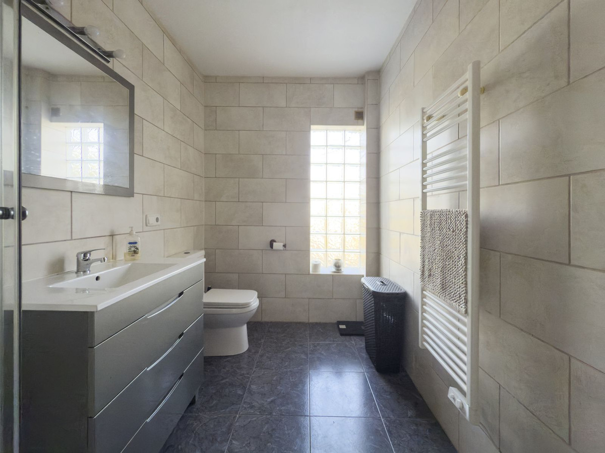 f55a3509a6734ffa80fc59518e19ad7f - 22