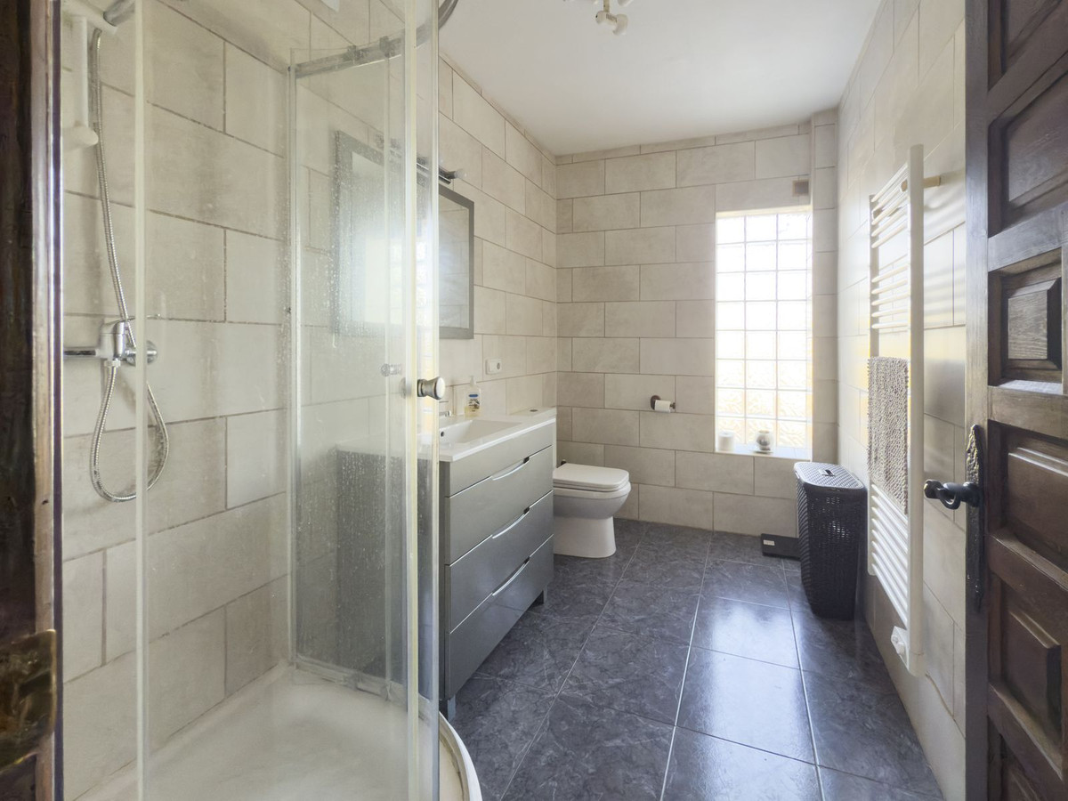 f55a3509a6734ffa80fc59518e19ad7f - 23