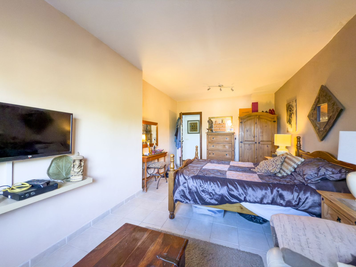 f55a3509a6734ffa80fc59518e19ad7f - 26