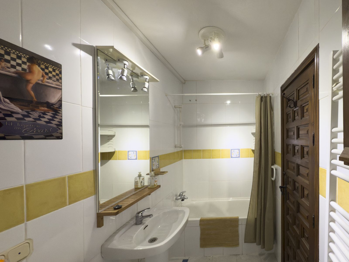 f55a3509a6734ffa80fc59518e19ad7f - 28