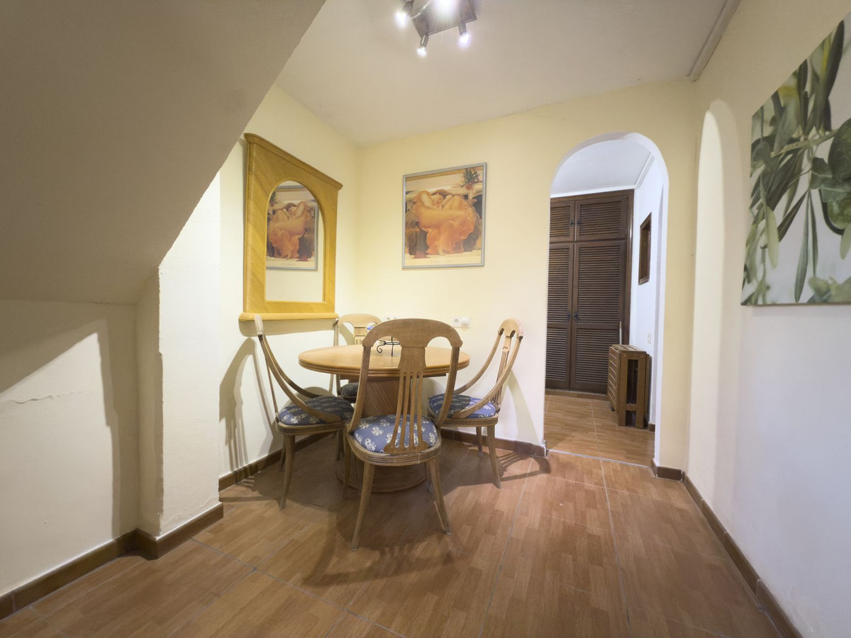 f55a3509a6734ffa80fc59518e19ad7f - 30