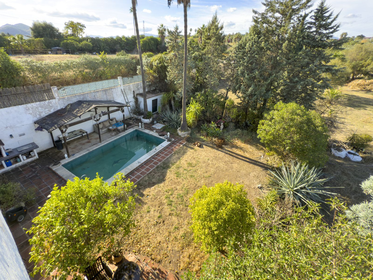 f55a3509a6734ffa80fc59518e19ad7f - 37