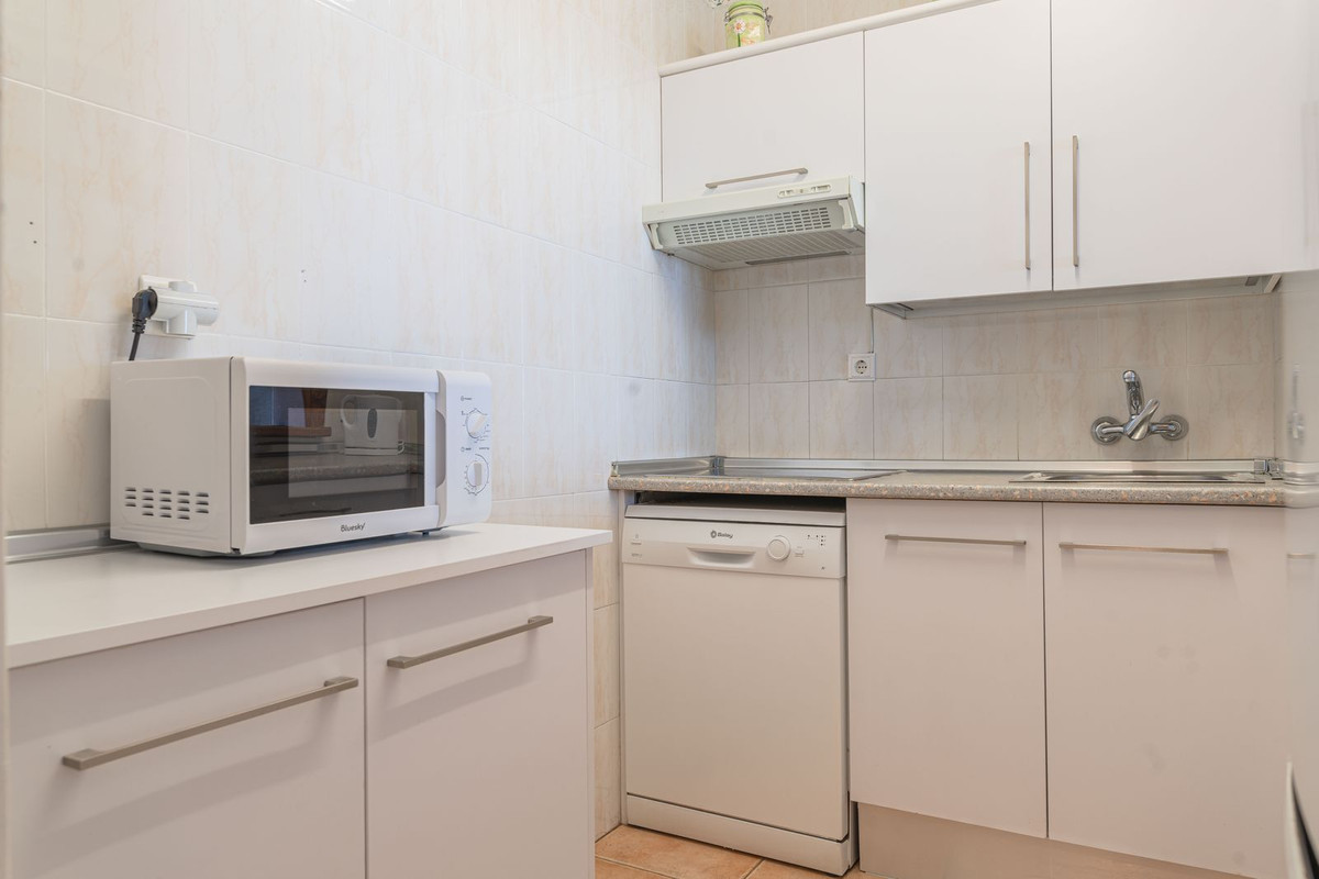 f90111ac0bf86d8576e512b2a462ae5b - 18