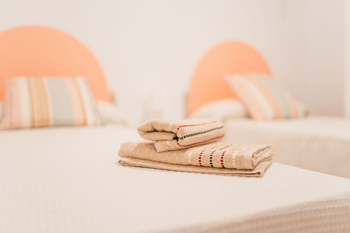 f90111ac0bf86d8576e512b2a462ae5b - 77