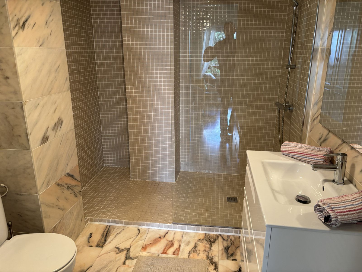 f98aedd6bb24188d08c176d29c3af6e5 - 18