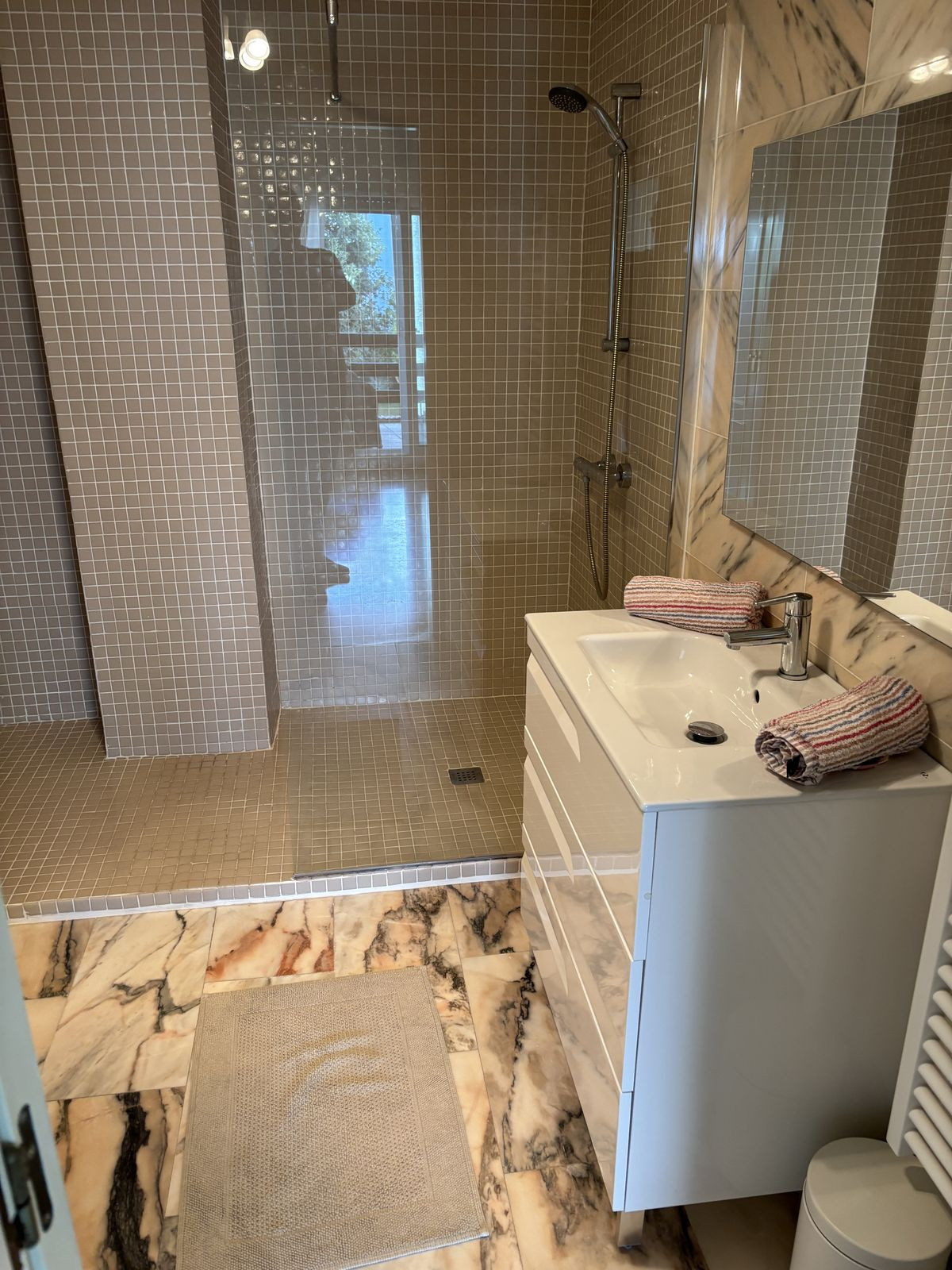 f98aedd6bb24188d08c176d29c3af6e5 - 19