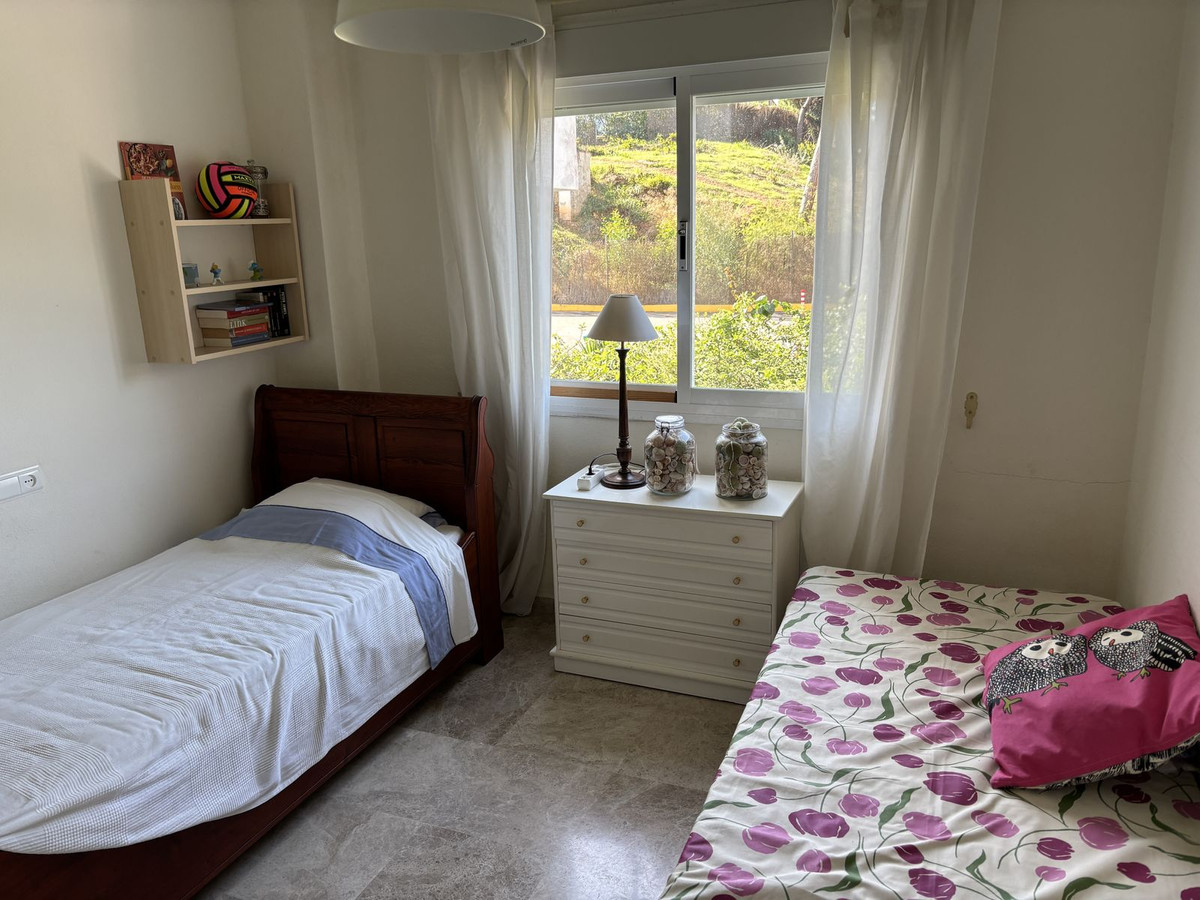 f98aedd6bb24188d08c176d29c3af6e5 - 24