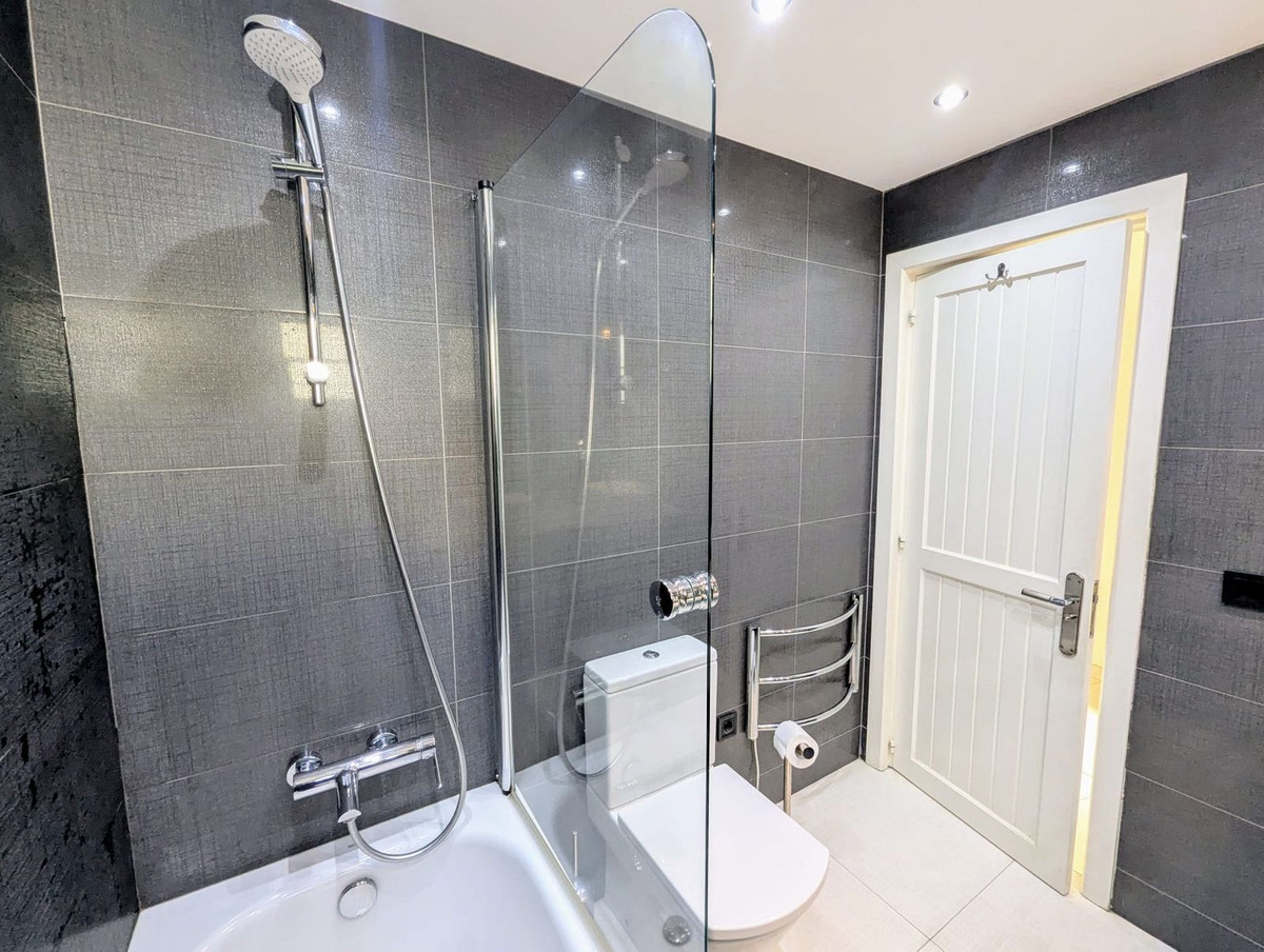 fc61eabfb0b8a15a0e27ea109dab0b7a - 20