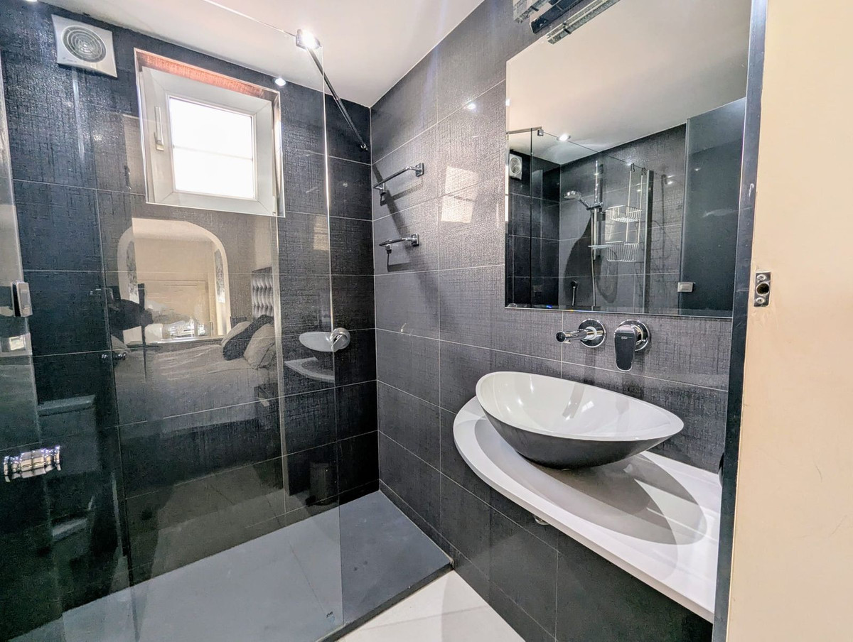 fc61eabfb0b8a15a0e27ea109dab0b7a - 35