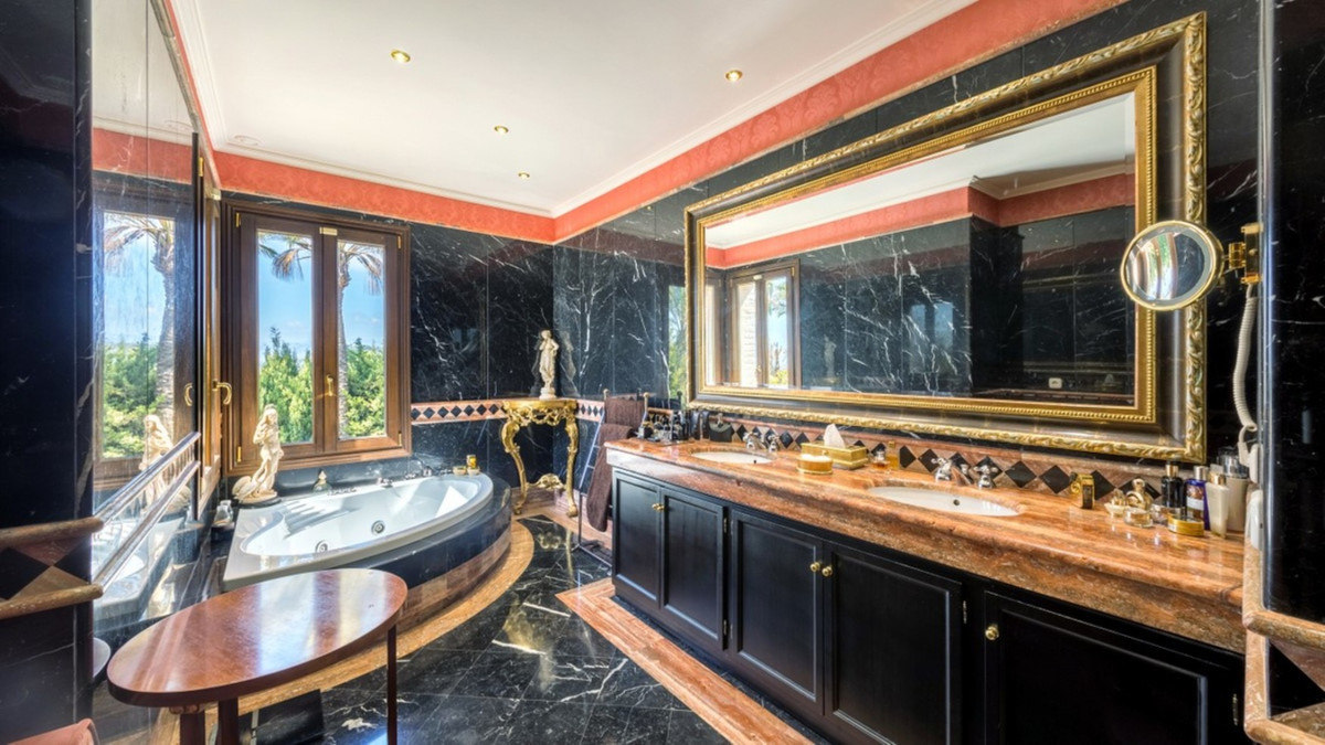 fcacf0a3849a87b45e955ba3677e62f5 - 9