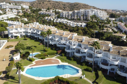 fd55e2589f7448a7f54e6e415d24f52f - 1