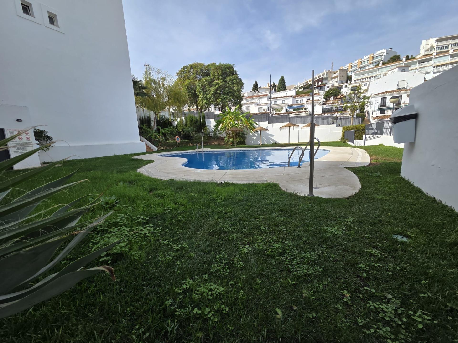 fe5d69fed82e2f85d9a79164eb4bd449 - 1