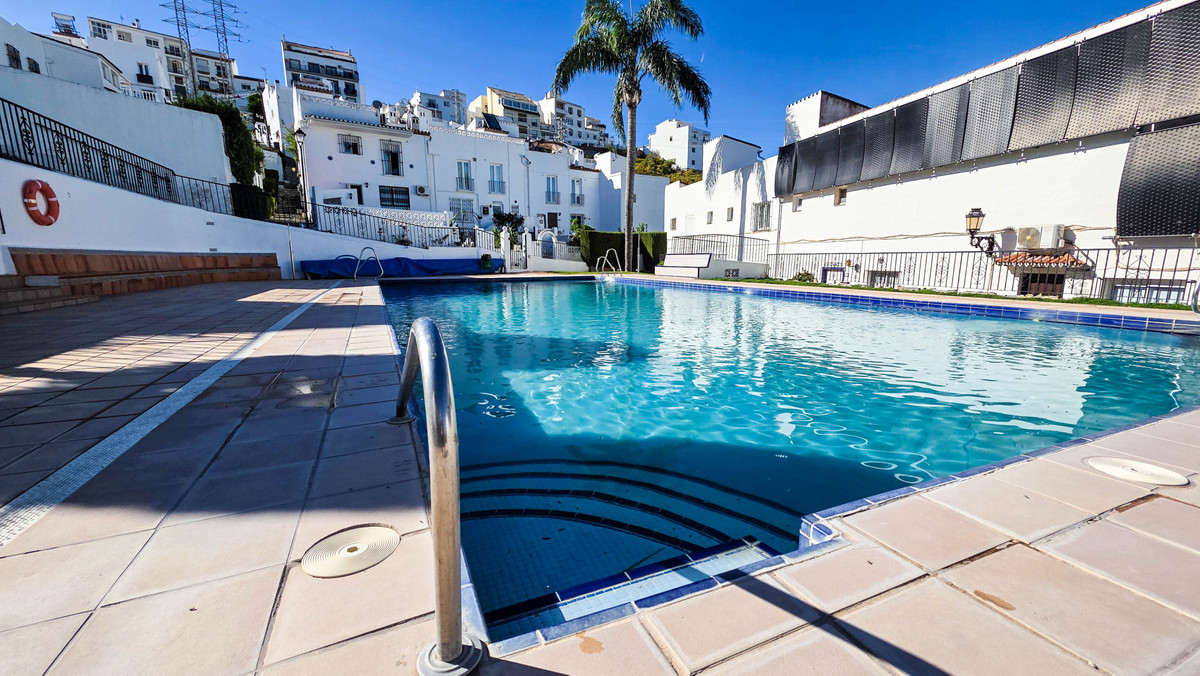 fff0453b274867a4f7cdaf9a6b9f49e1 - 10