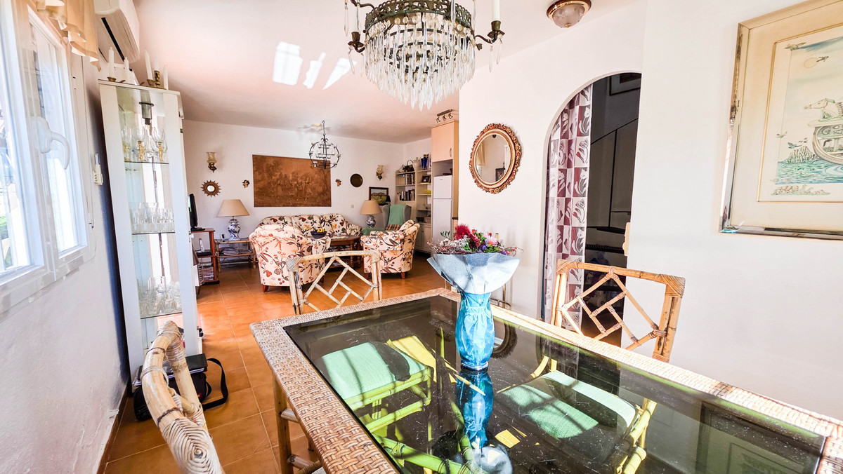 fff0453b274867a4f7cdaf9a6b9f49e1 - 13