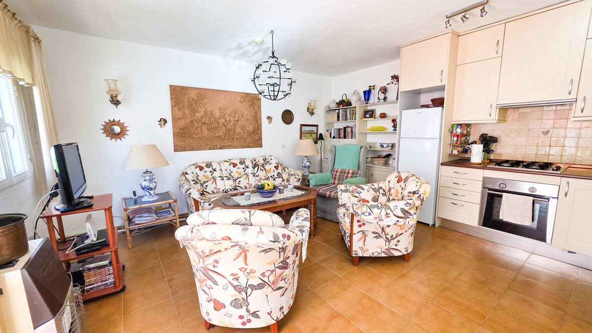 fff0453b274867a4f7cdaf9a6b9f49e1 - 14