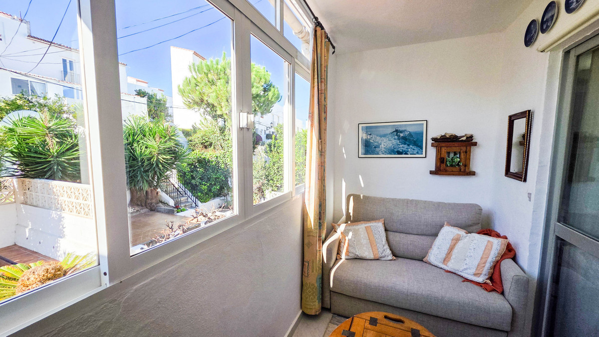 fff0453b274867a4f7cdaf9a6b9f49e1 - 15