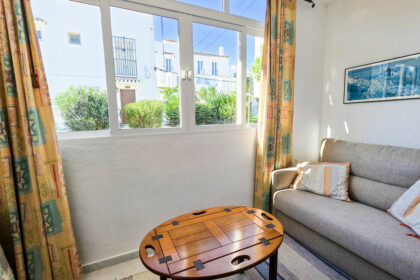 fff0453b274867a4f7cdaf9a6b9f49e1 - 18