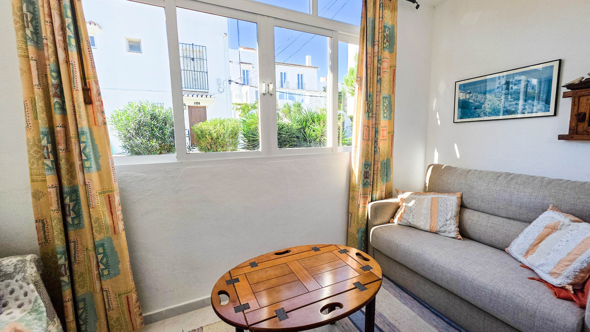 fff0453b274867a4f7cdaf9a6b9f49e1 - 18