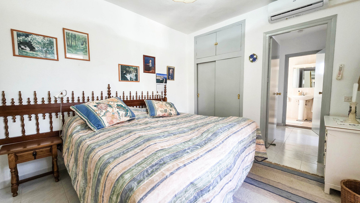 fff0453b274867a4f7cdaf9a6b9f49e1 - 19