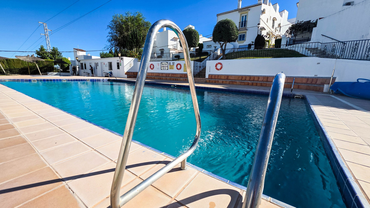 fff0453b274867a4f7cdaf9a6b9f49e1 - 2