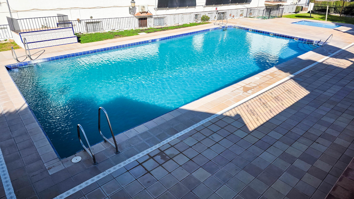 fff0453b274867a4f7cdaf9a6b9f49e1 - 23