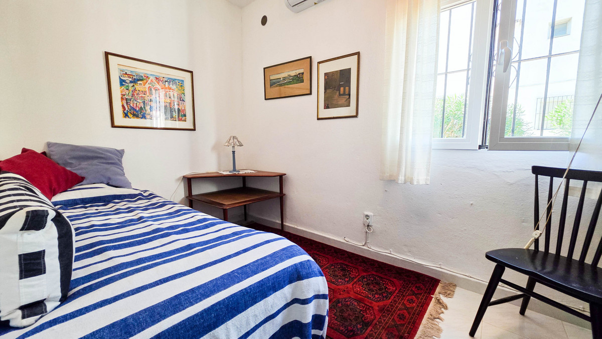 fff0453b274867a4f7cdaf9a6b9f49e1 - 24