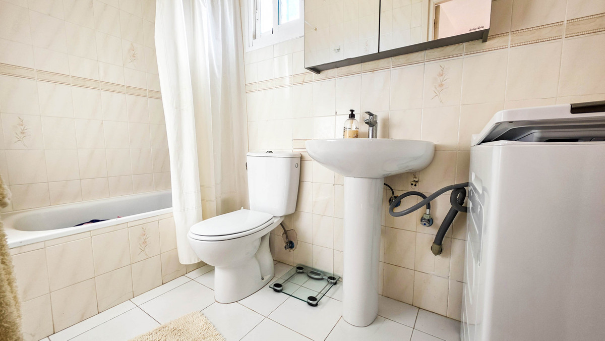 fff0453b274867a4f7cdaf9a6b9f49e1 - 26