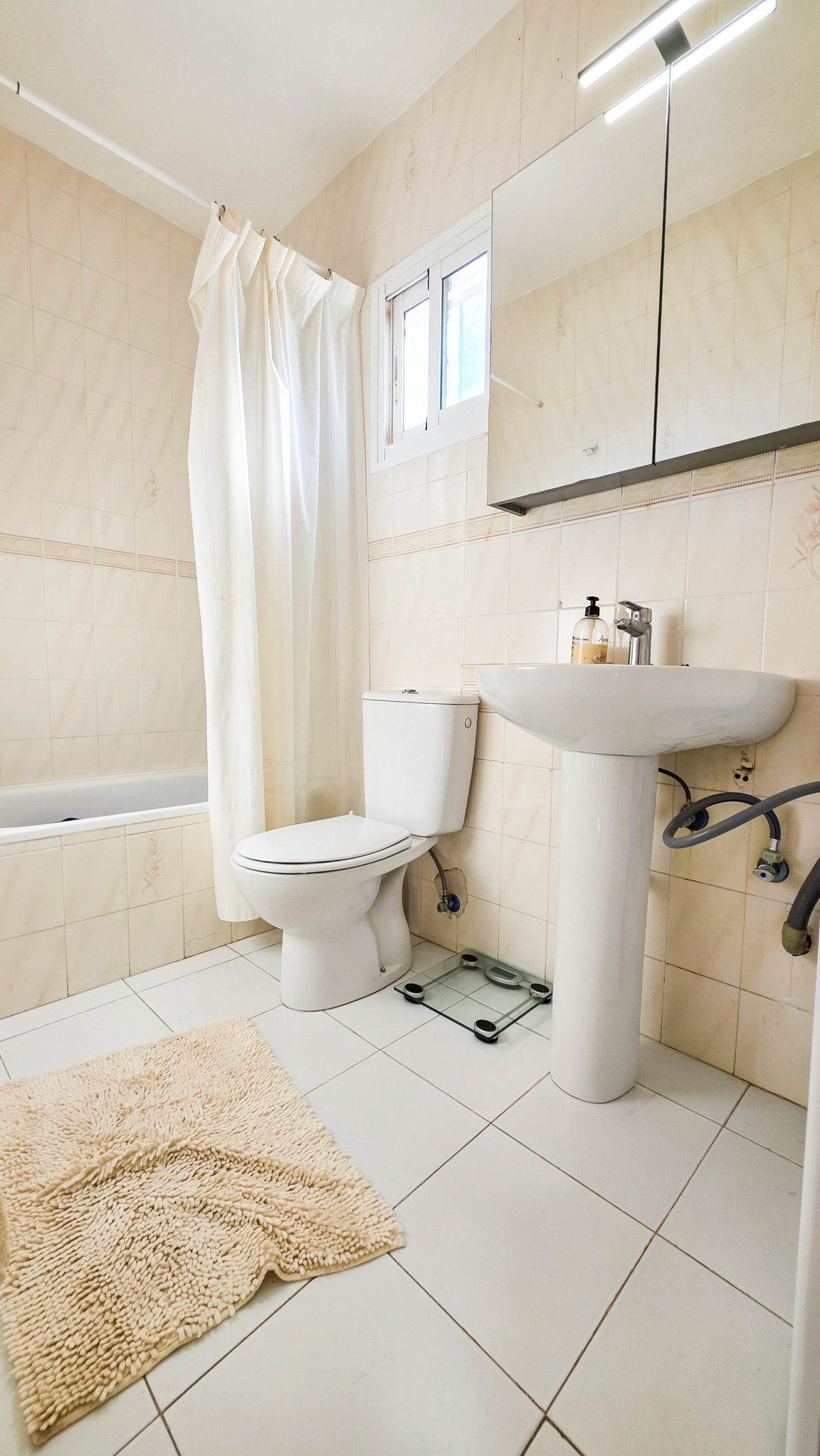 fff0453b274867a4f7cdaf9a6b9f49e1 - 27