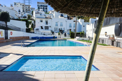 fff0453b274867a4f7cdaf9a6b9f49e1 - 9