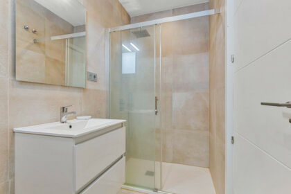 00eafba1cc47bf3f3590dfff084bfa72 - 20