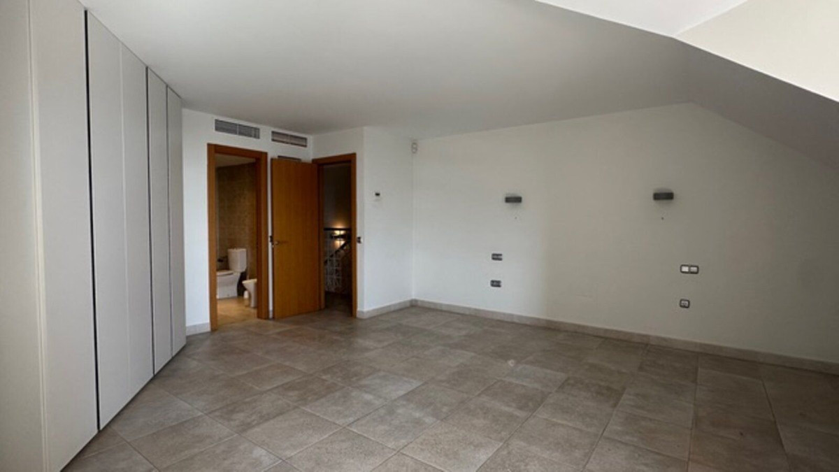 03baca03408175e455804445ee829ca5 - 20