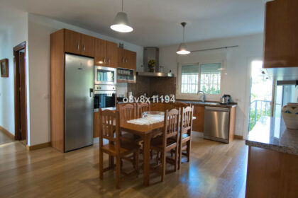 0472f94fd7cb516cce7ba24f4ed7954b - 12