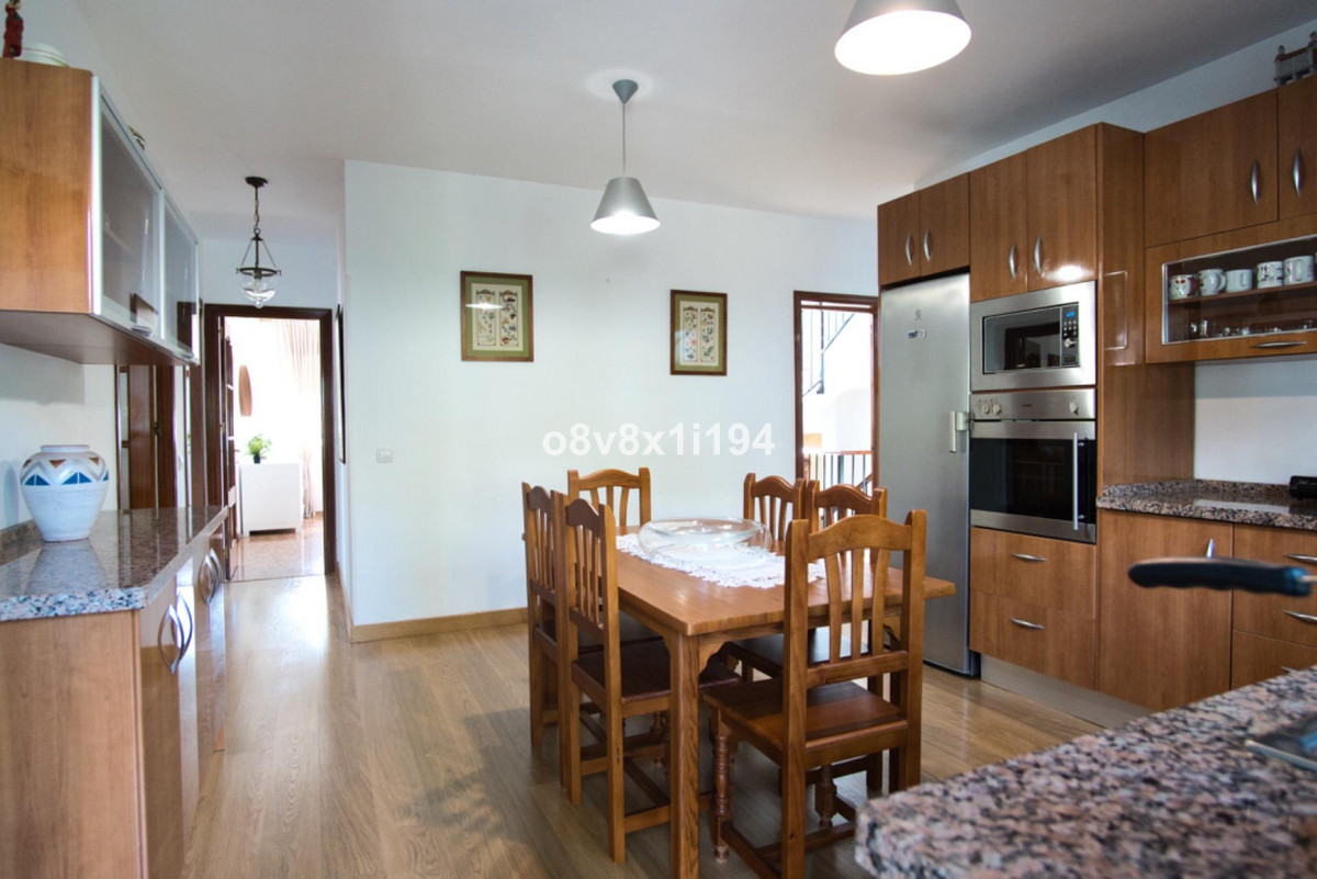 0472f94fd7cb516cce7ba24f4ed7954b - 13