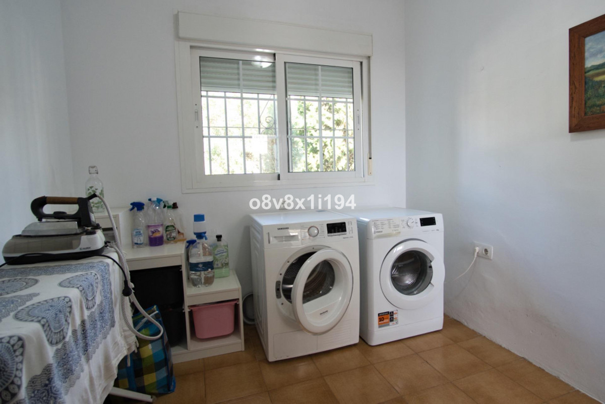 0472f94fd7cb516cce7ba24f4ed7954b - 17