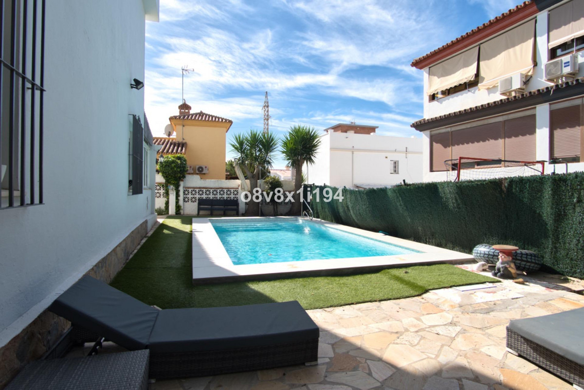 0472f94fd7cb516cce7ba24f4ed7954b - 32