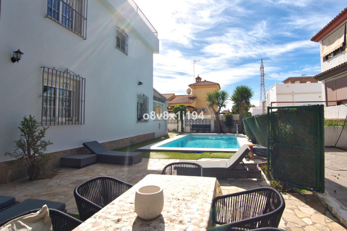 0472f94fd7cb516cce7ba24f4ed7954b - 34