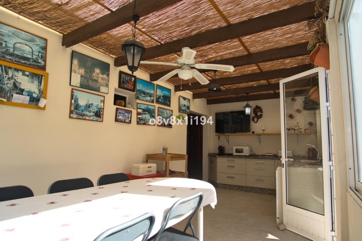 0472f94fd7cb516cce7ba24f4ed7954b - 40