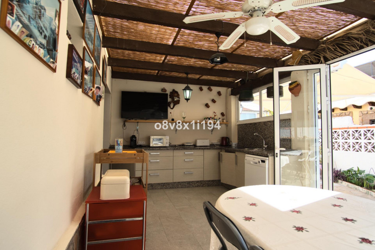 0472f94fd7cb516cce7ba24f4ed7954b - 41