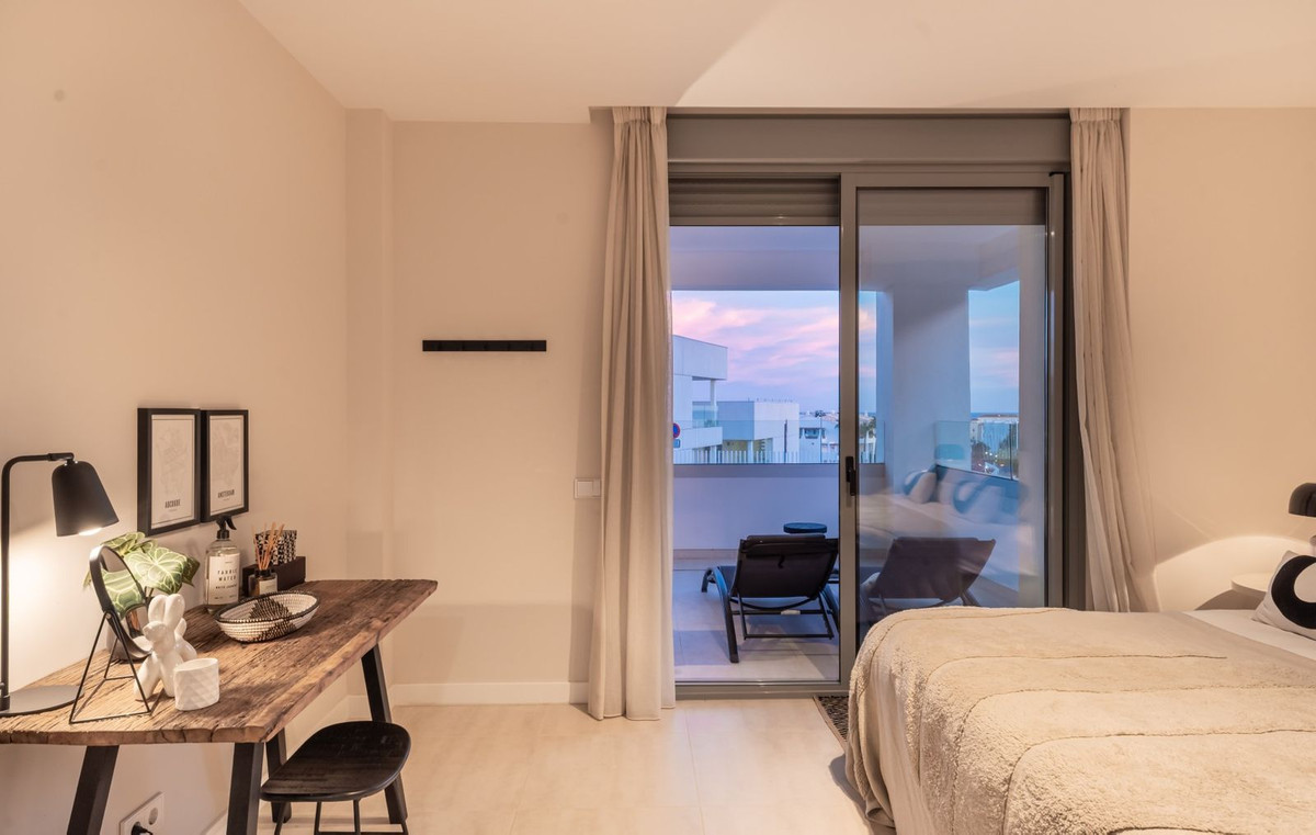 04c4e99439afa9e570e67848bd4b02dc - 18