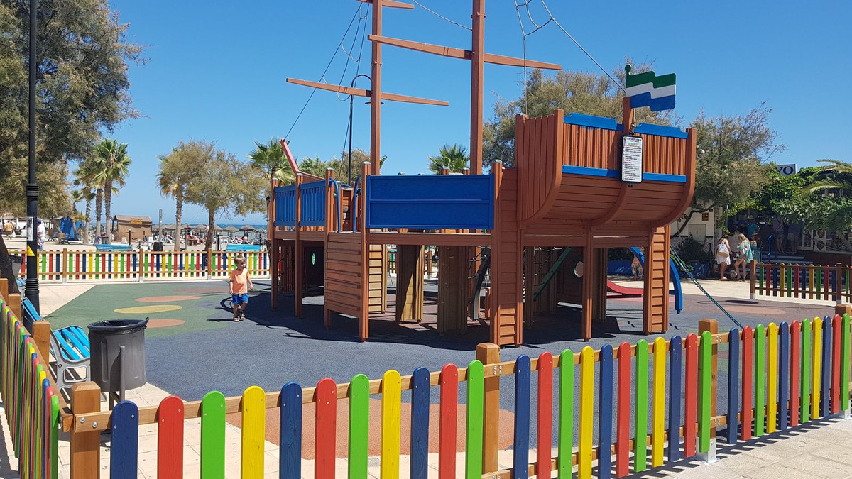 06b860de238aa46a828cee006a931295 - 33