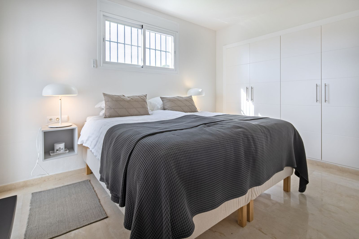 06cd2704eab786bd733bcca7d7558d43 - 32