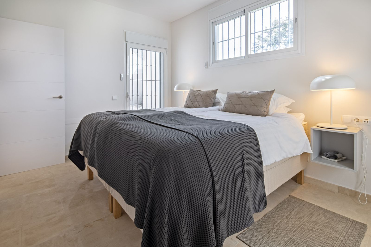 06cd2704eab786bd733bcca7d7558d43 - 33