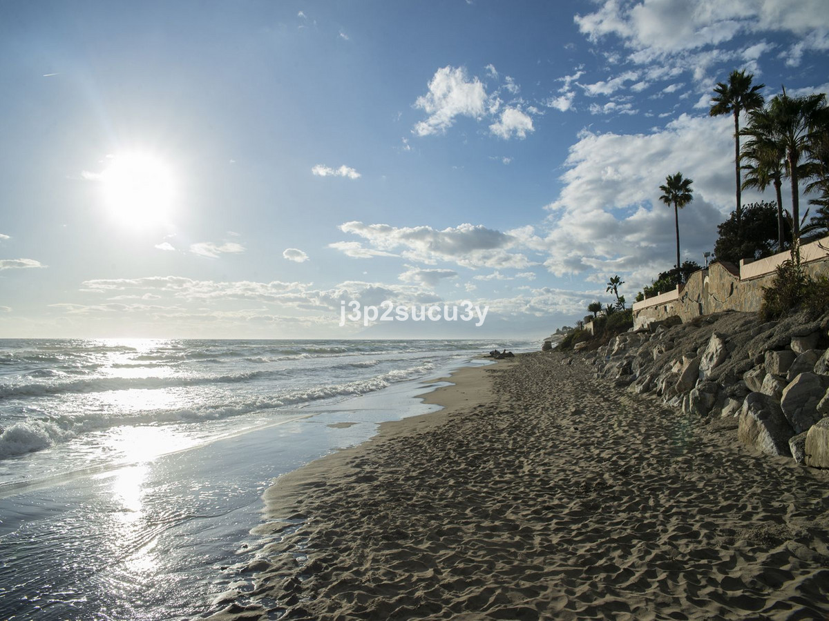 0737054d873e921d5b50d6c06fa72543 - 35